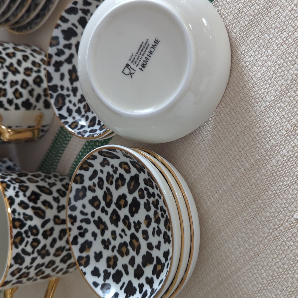 Leopard Tea Set With Gold Rim - Picture 2 of 7